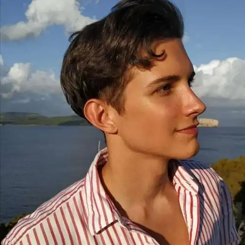 6686体育app海外作者Isabelle