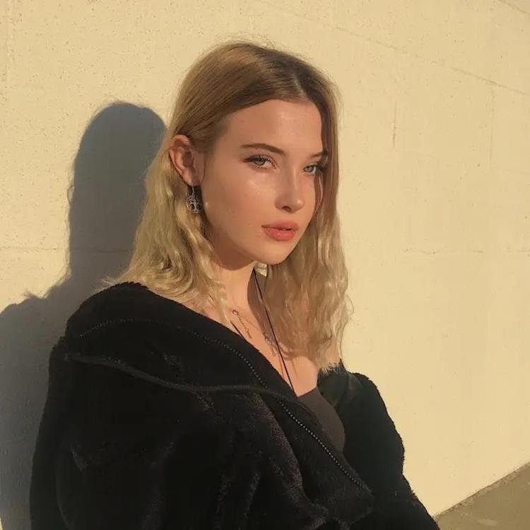 6686体育app铁牌作者Alexander