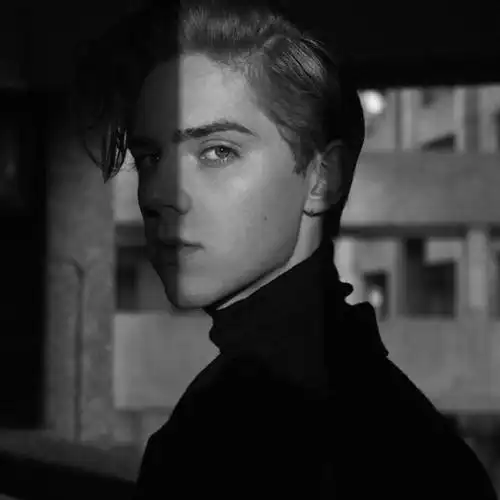 6686体育app铜牌作者Giselle