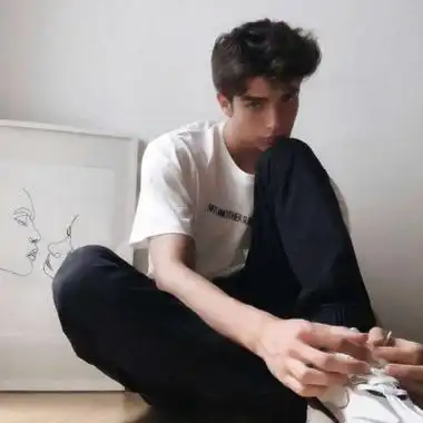 6686体育app铁牌作者Lenny